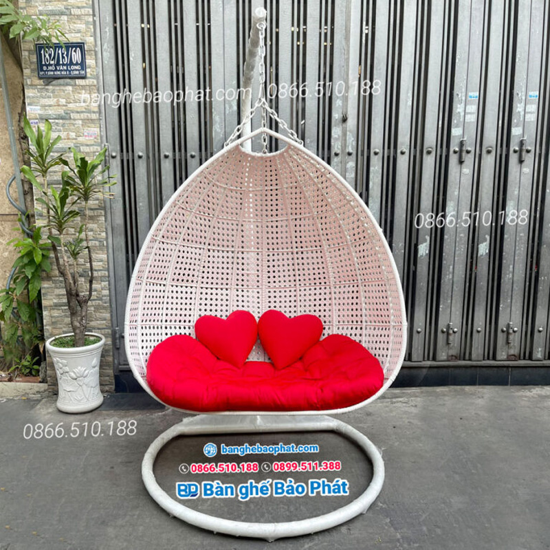 Mẫu xích đu mây nhựa ngoài trời hình trái tim