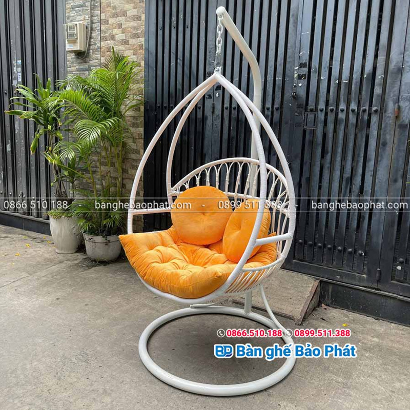 Xích đu sân vưởn được làm từ chất liệu nhựa giả mây