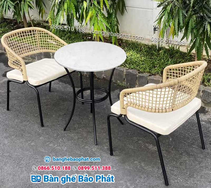 Bàn ghế nhựa giả mây có đệm ngoài trời BGNGMBP058