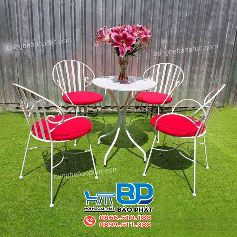 Bàn ghế cafe sắt mỹ thuật thiết kế độc đáo BGSBP009