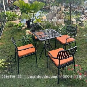 Bàn ghế cafe tại Hóc Môn