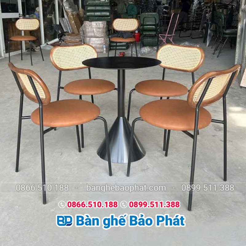 Bàn ghế cafe sắt nệm thanh lý tại Quận 1 