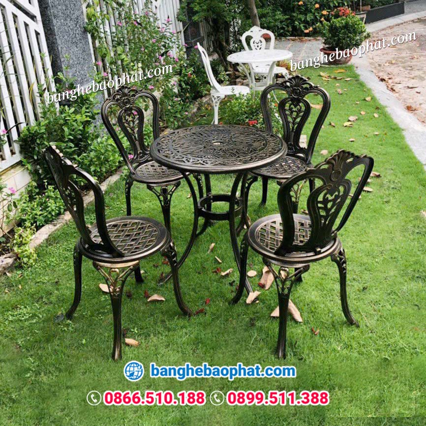 Bàn ghế nhôm đúc ngoài trời tại Quận 9