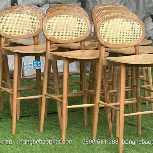 Ghế bar gỗ có tựa lưng mây tròn