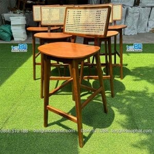 Ghế bar gỗ có tựa lưng mây vuông 9 Ghế bar gỗ có tựa lưng mây vuông