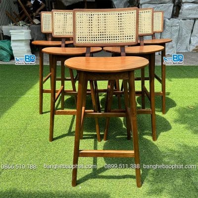 Ghế bar gỗ có tựa lưng mây vuông