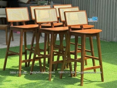 Ghế bar gỗ có tựa lưng mây vuông