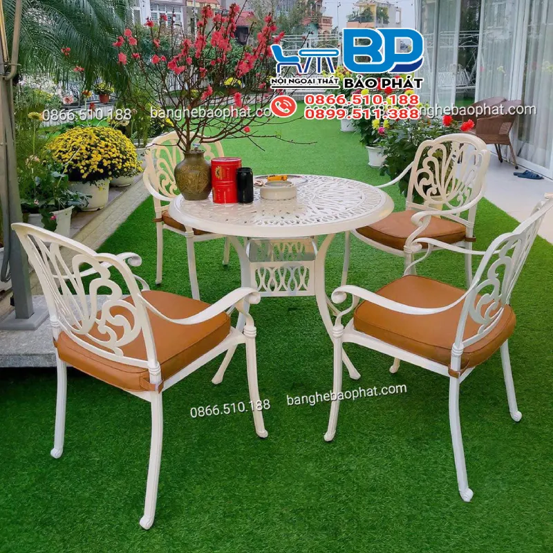 Bàn ghế cafe phong cách cổ điển mang những tông màu nhẹ nhàng