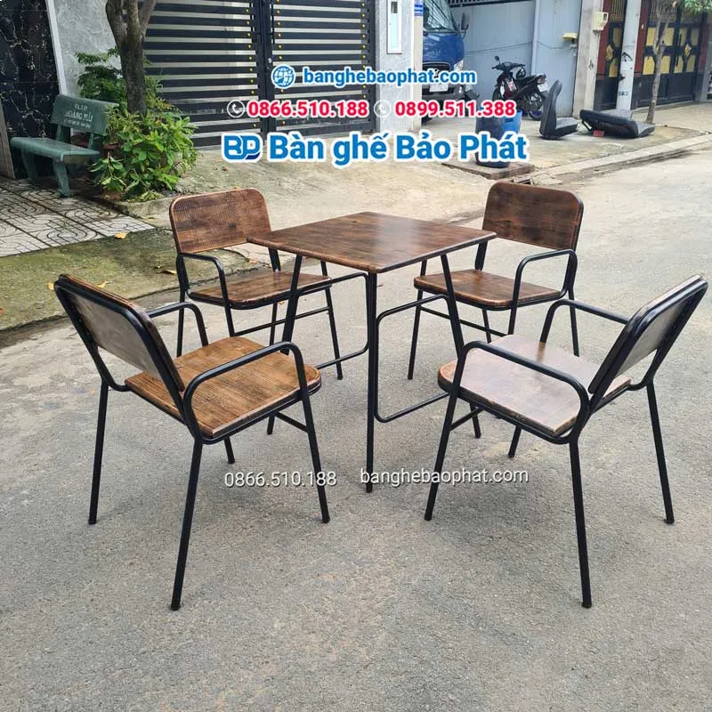 Bàn ghế gỗ cafe cổ điển vintage