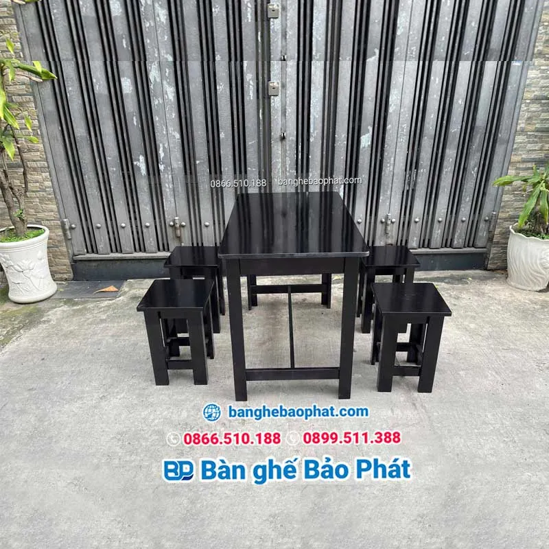 Bàn ghế quán ăn ngoài trời bằng gỗ giá rẻ