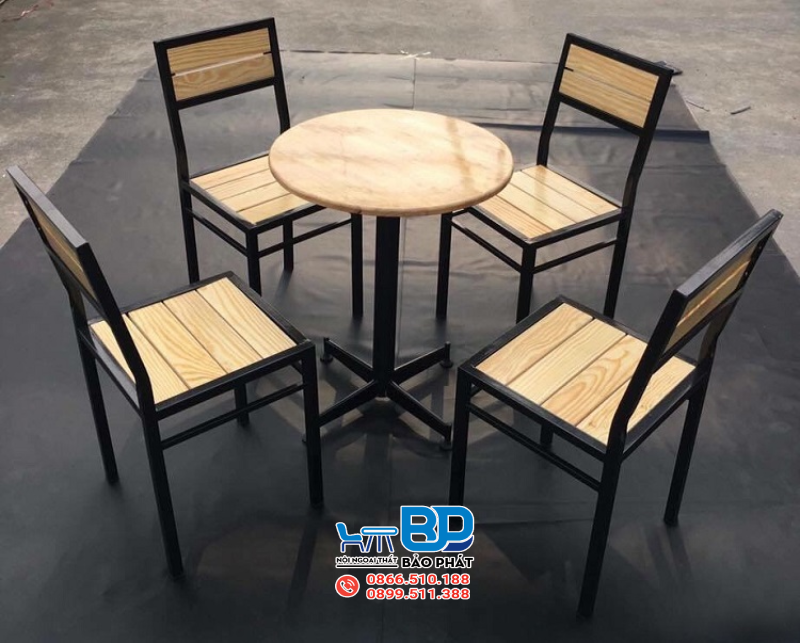 Bàn ghế sắt hộp ban công nhỏ gọn