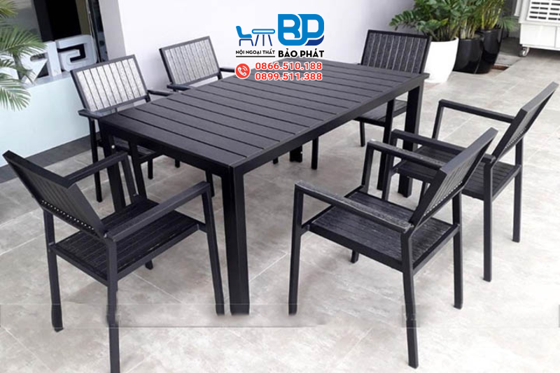 Bàn ghế sắt hộp ngoài trời tạo không gian thư giãn, thoải mái