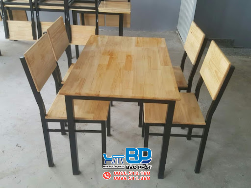 Bàn ghế sắt hộp nhà hàng kết hợp mặt gỗ đẹp mắt