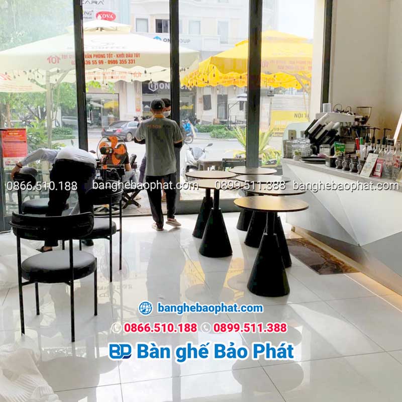 Bộ bàn ghế cafe sắt nệm ghế Simon 12 Bộ bàn ghế cafe sắt nệm ghế Simon.