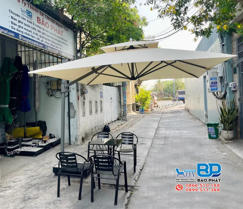 Dù che nắng ngoài trời góp phần tăng tính thẩm mỹ cho không gian