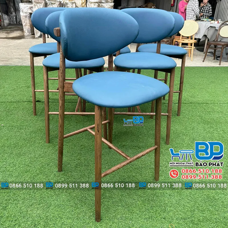 Ghế quầy bar có lưng tựa mang lại sự thoải mái khi sử dụng 