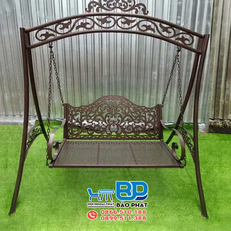 Mẫu xích đu ban công bằng sắt nghệ thuật đẹp mắt