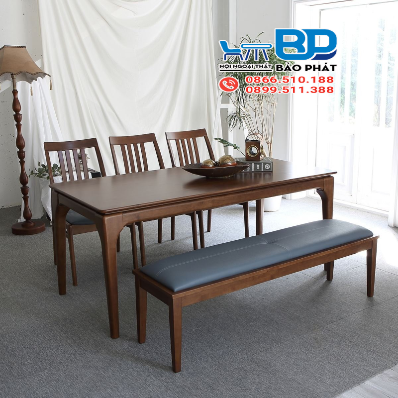 Sử dụng ghế băng dài bọc đệm giúp quán cafe tận dụng tối ưu không gian