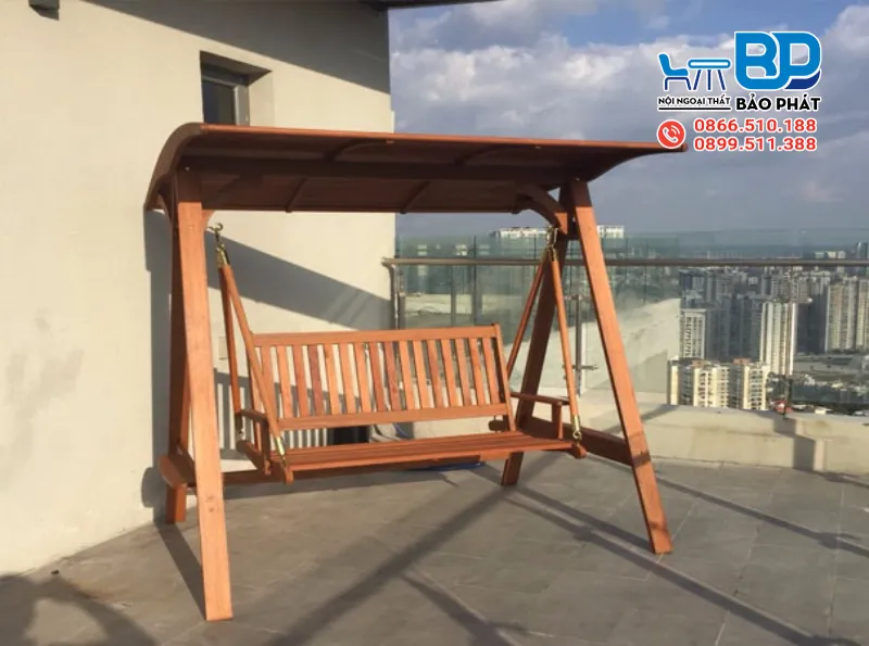 Xích đu ban công bằng gỗ