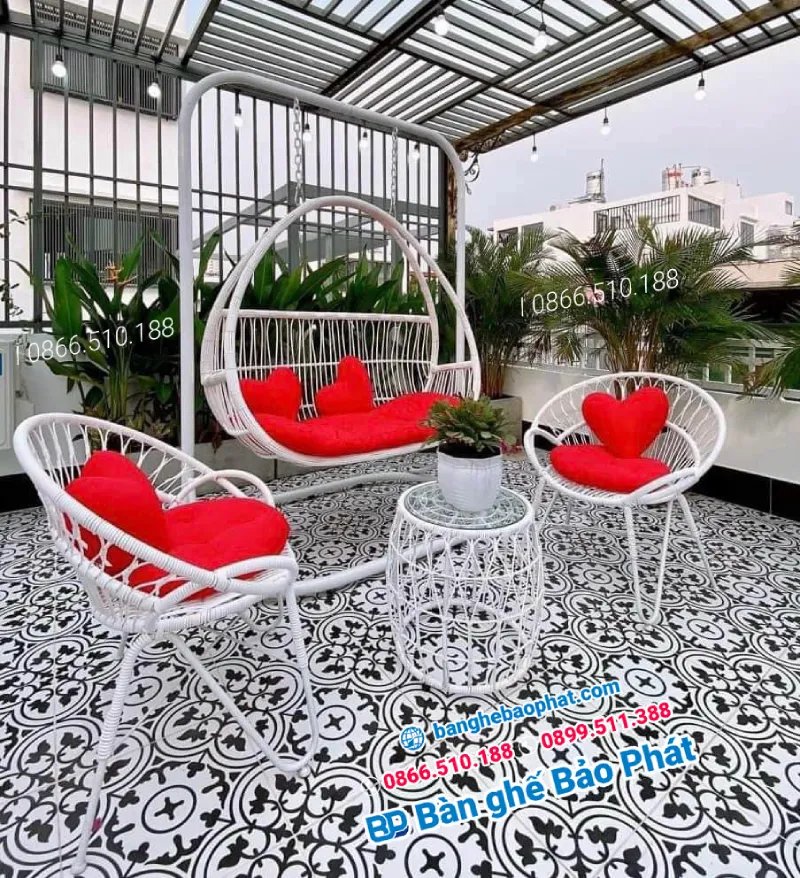 Xích đu ban công mây nhựa độc đáo