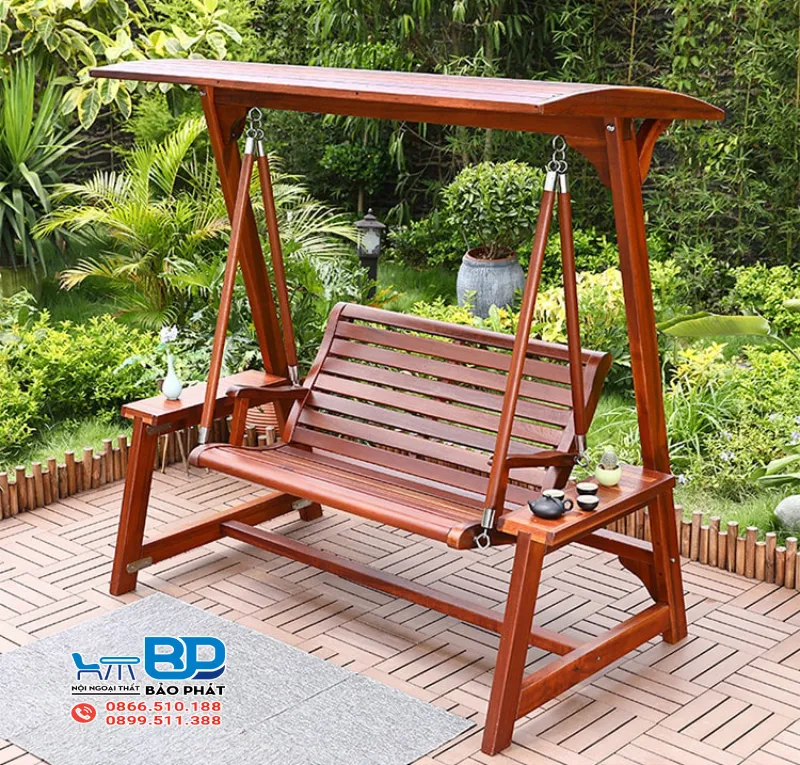 Xích đu gỗ bền bỉ, mang lại không gian thư giãn thoải mái