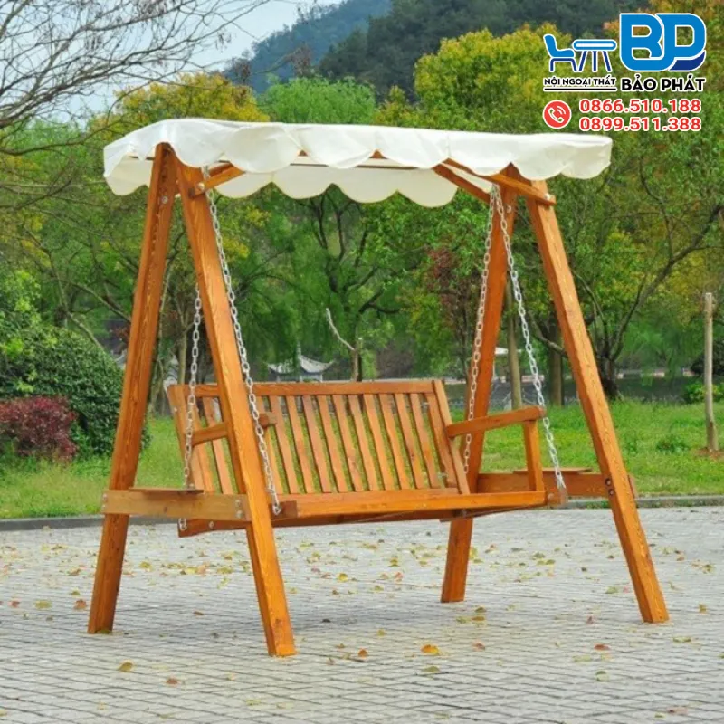 Xích đu gỗ góp phần tăng tính thẩm mỹ cho không gian sân vườn