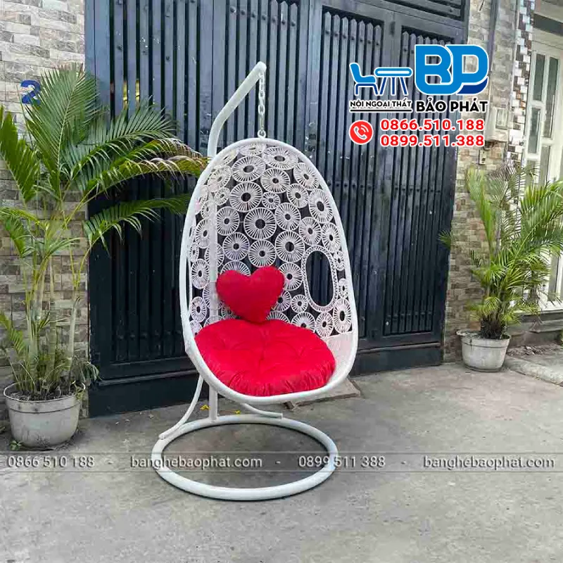 Xích đu nhựa giả mây ban công kết hợp nệm êm ái