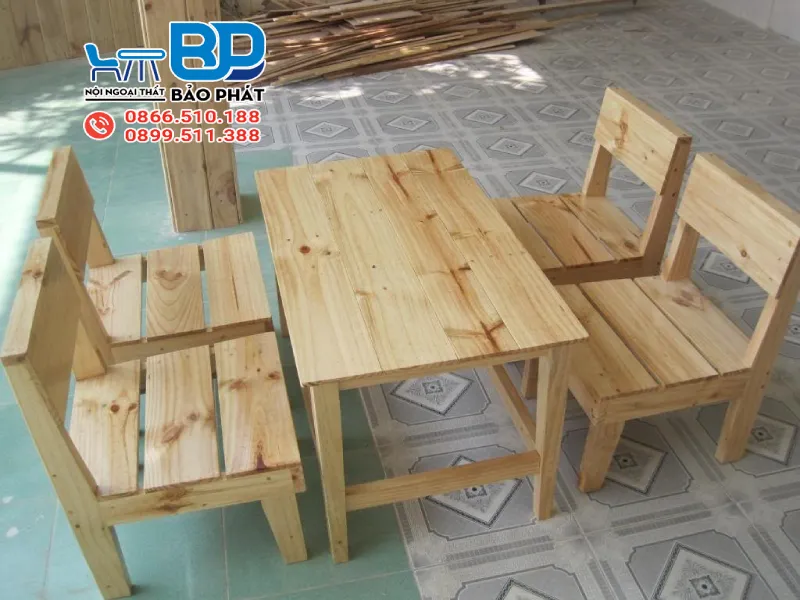 Bàn ghế cafe pallet tạo sự ấn tượng và mới lạ cho không gian