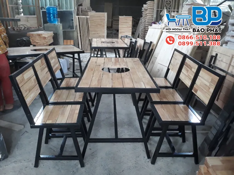 Bàn ghế là vật dụng không thể thiếu trong quán nướng