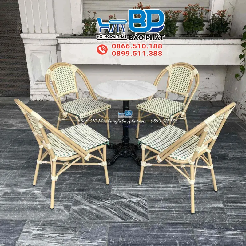 Bàn ghế nhựa giả mây cũng là lựa chọn tuyệt vời cho không gian quán cafe