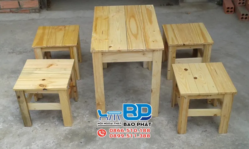 Bàn ghế pallet gỗ bền bỉ, thiết kế giản đơn, tinh gọn