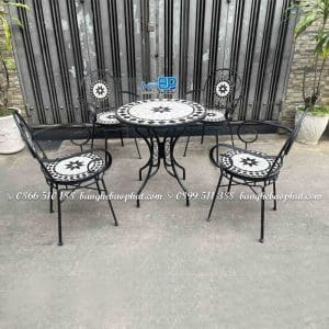 Bộ Bàn Ghế Sân Vườn Khung Sắt Mặt đá Mosaic Màu Trắng đen