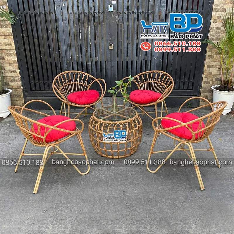 Bàn ghế trang trí quán cafe tăng tính thẩm mỹ và thu hút khách hàng