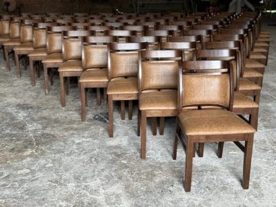 Ghế Ashley khung gỗ bộc nệm