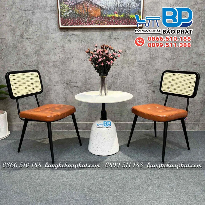Không gian quán cafe thêm ấn tượng với mẫu bàn ghế sắt nệm