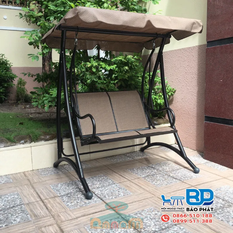 Mẫu xích đu sắt đơn giản có mái che