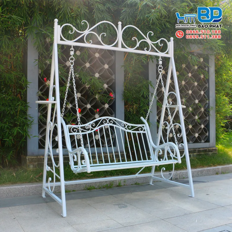 Xích đu sắt đơn giản có nhiều mẫu mã, phù hợp với nhiều không gian