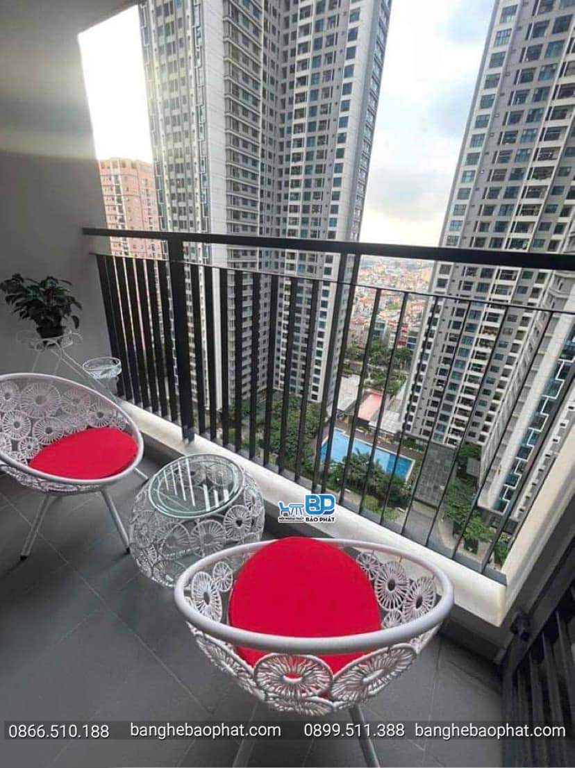 Bộ bàn ghế ban công chung cư nhỏ gọn ghế nhựa giả mây đồng tiền 16 Bàn ghế ban công chung cư nhỏ gọn