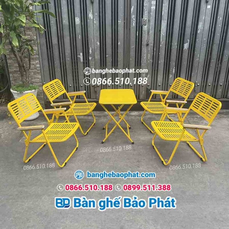 Bộ bàn ghế cafe xếp gọn có tay tựa sắt CNC 15 Bộ bàn ghế cafe xếp gọn có tay tựa sắt CNC màu vàng