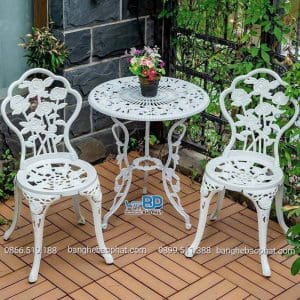 Bàn ghế sân vườn ngoài trời nhôm đúc họa tiết hoa hồng 13 Bàn ghế sân vườn ngoài trời nhôm đúc họa tiết hoa hồng màu trắng