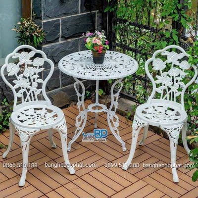 Bàn ghế sân vườn ngoài trời nhôm đúc họa tiết hoa hồng màu trắng