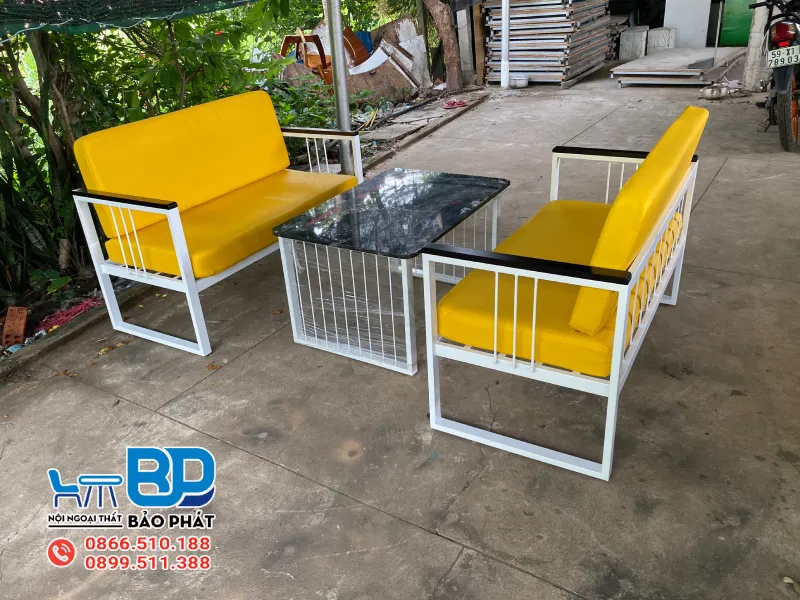 Bàn ghế sắt hộp cho phòng khách kiểu dáng trẻ trung, hiện đại