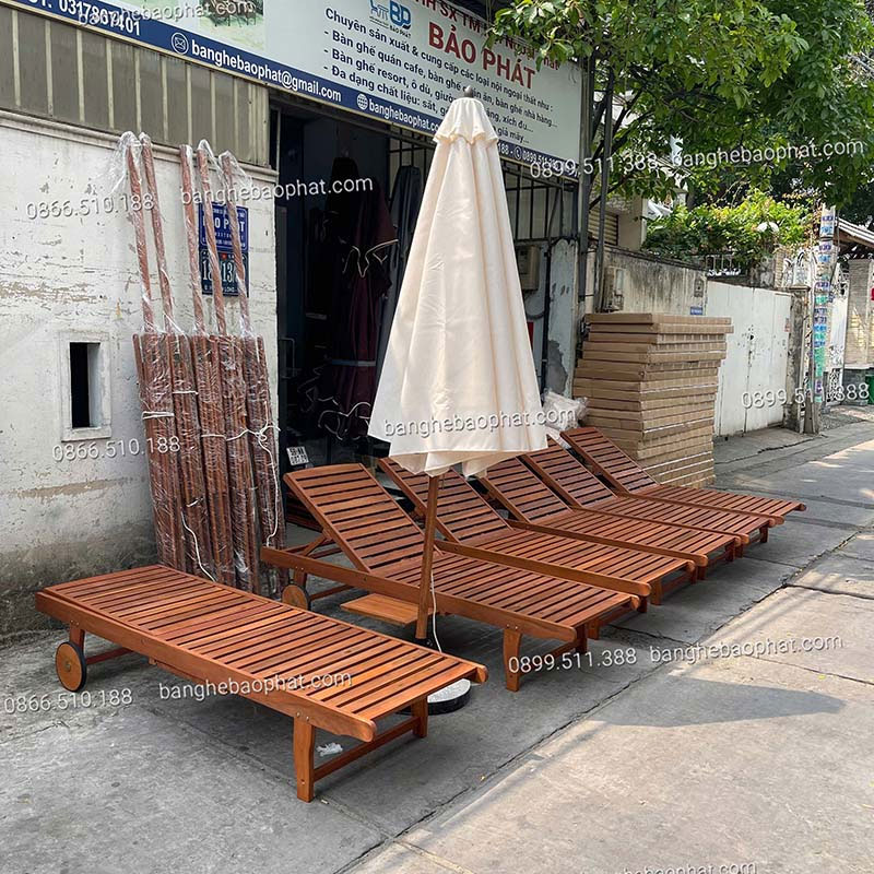 Ghế hồ bơi bằng gỗ tự nhiên