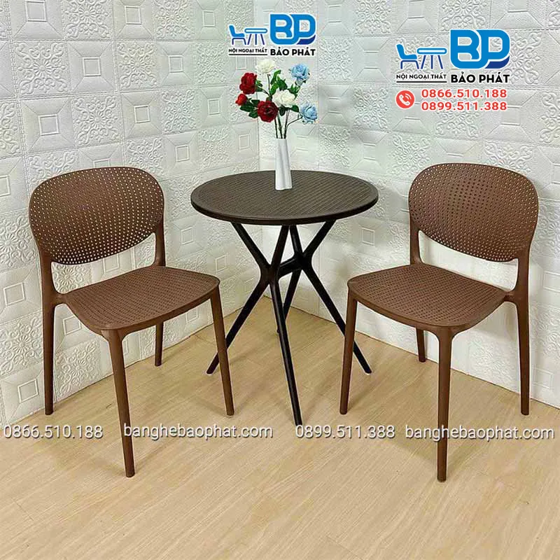 Ghế nhựa tựa lưng quán cafe màu nâu