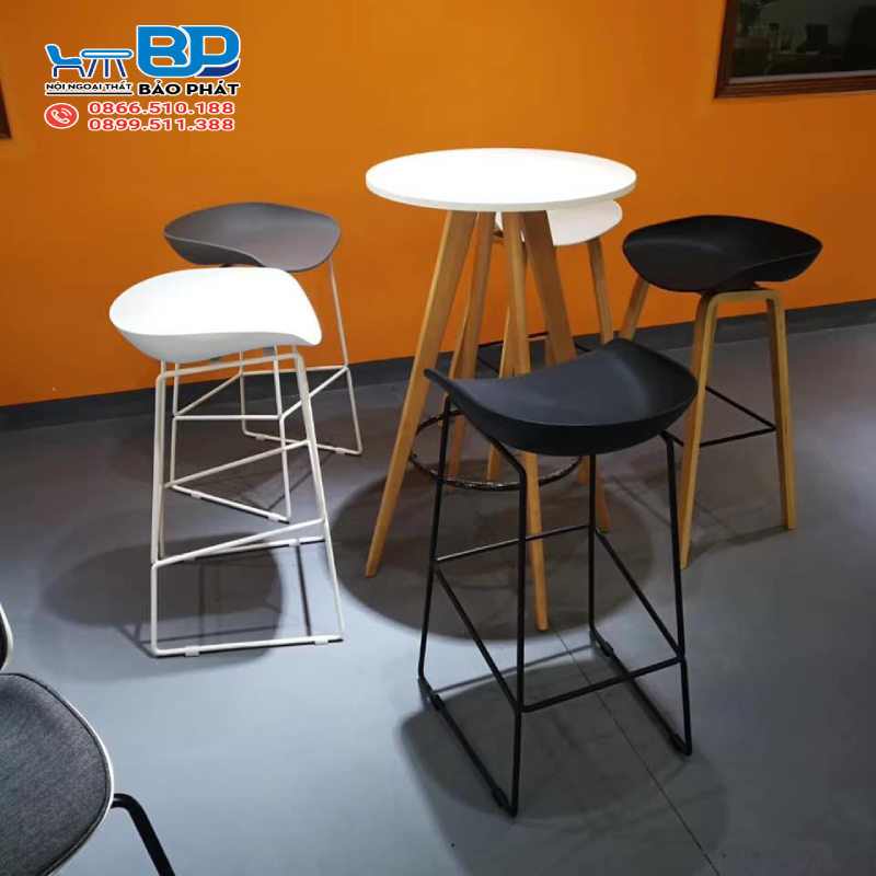 Bàn ghế quán bar chân sắt sơn tĩnh điện có độ bền cao