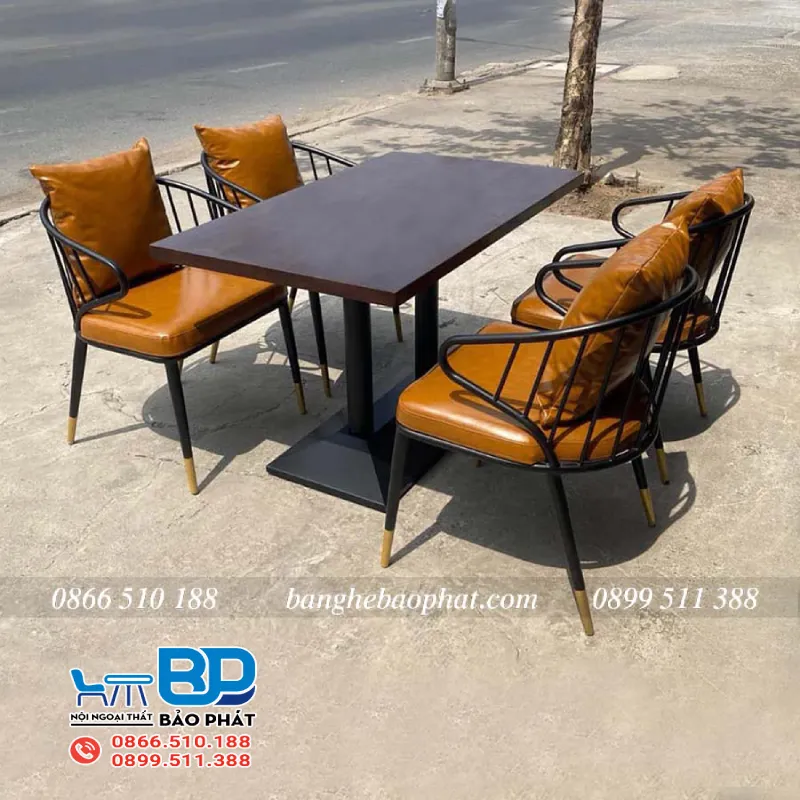 Bàn ghế từ chất liệu sắt cần được bảo quản kỹ lưỡng để kéo dài tuổi thọ