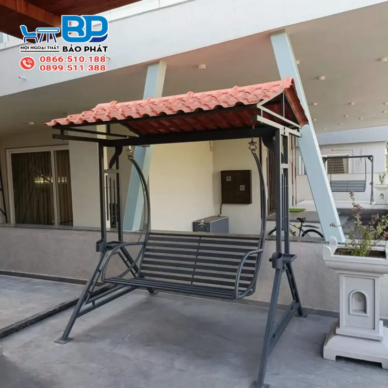 Mẫu xích đu nhôm đúc bền bỉ, đẹp mắt cho mọi không gian