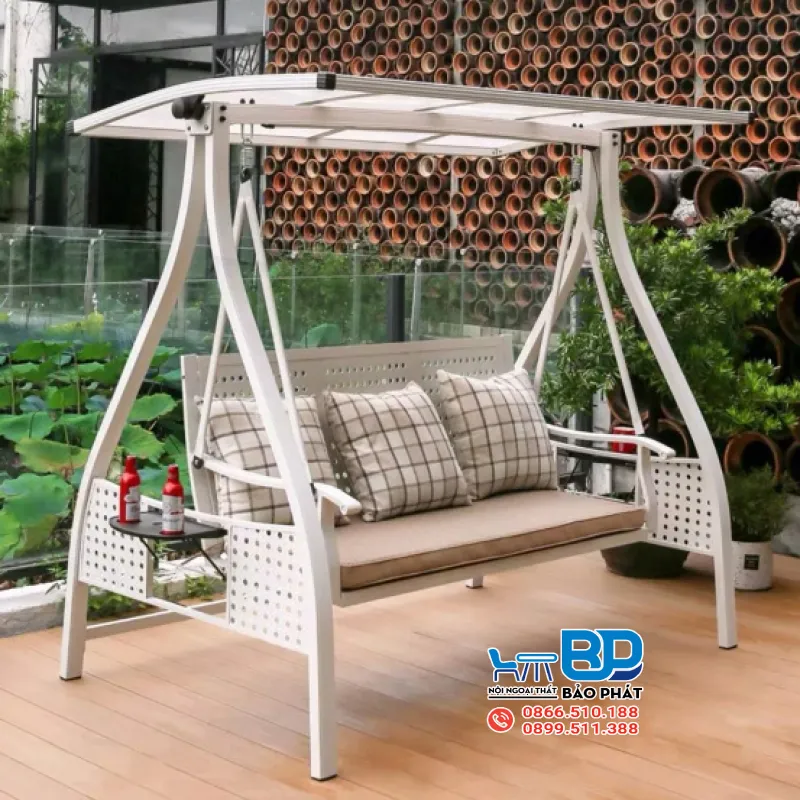 Xích đu ngoài trời bằng sắt bền bỉ, chịu lực tốt