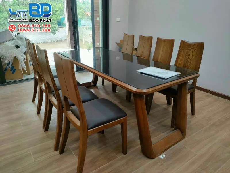 Bàn ghế gỗ sồi sở hữu vân gỗ đẹp tự nhiên