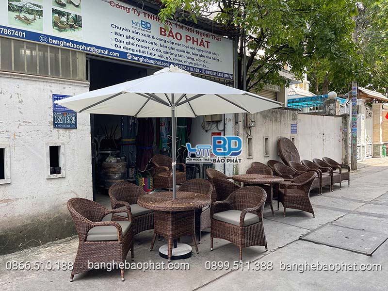 Bàn ghế nhựa giả mây ngoài trời có dù che 13 Bàn ghế nhựa giả mây ngoài trời có dù che